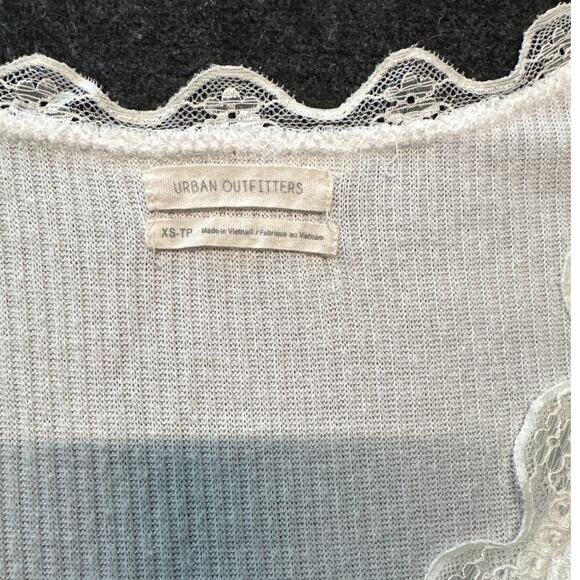 Urban Outfitters Women's Darcy Lace Trim Button-Up Cropped Top, Size XS, EUC - Picture 5 of 8